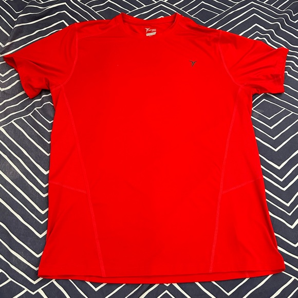 Bundle (4) active wear Old Navi shirts. - Picture 10 of 13